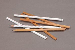 印刷や配布のコストが抑えられる中綴じカレンダー